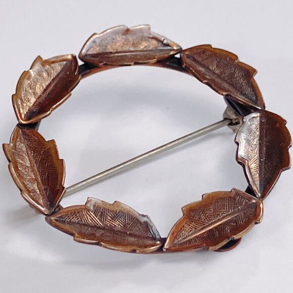 Vintage Signed Copper Bell Mid Century Leaf Wreath Brooch 1950s Round Pin USA - Picture 2 of 8